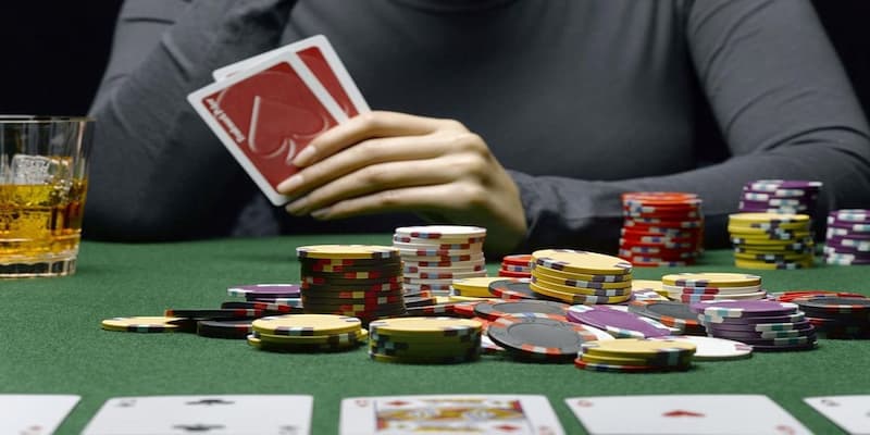 Lợi ích và rủi ro khi Check Raise trong Poker là gì